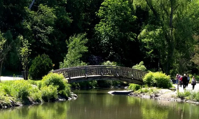 edwards-garden-bridge1-T-700x420.jpg