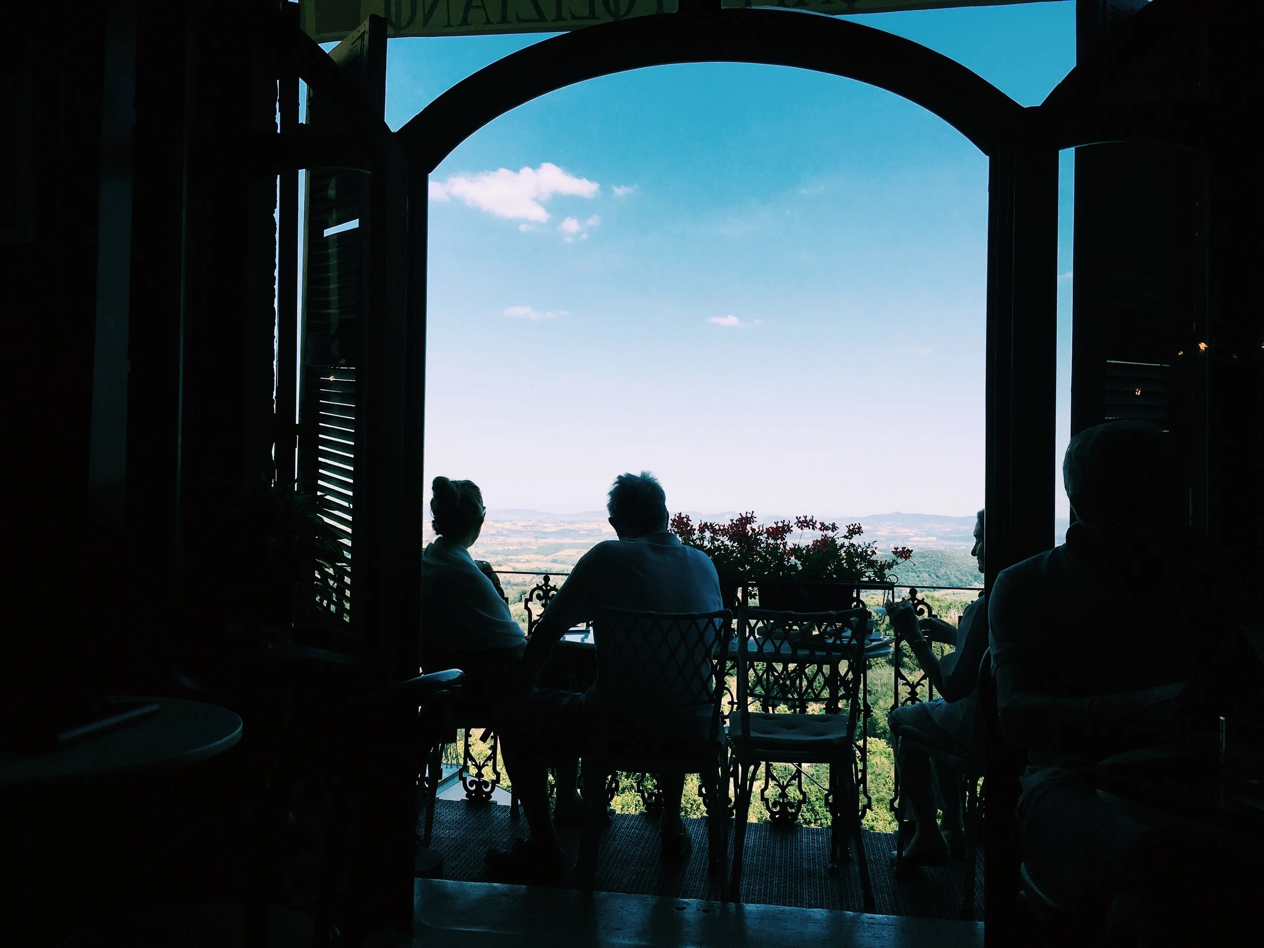 A Café at 4 o'clock 