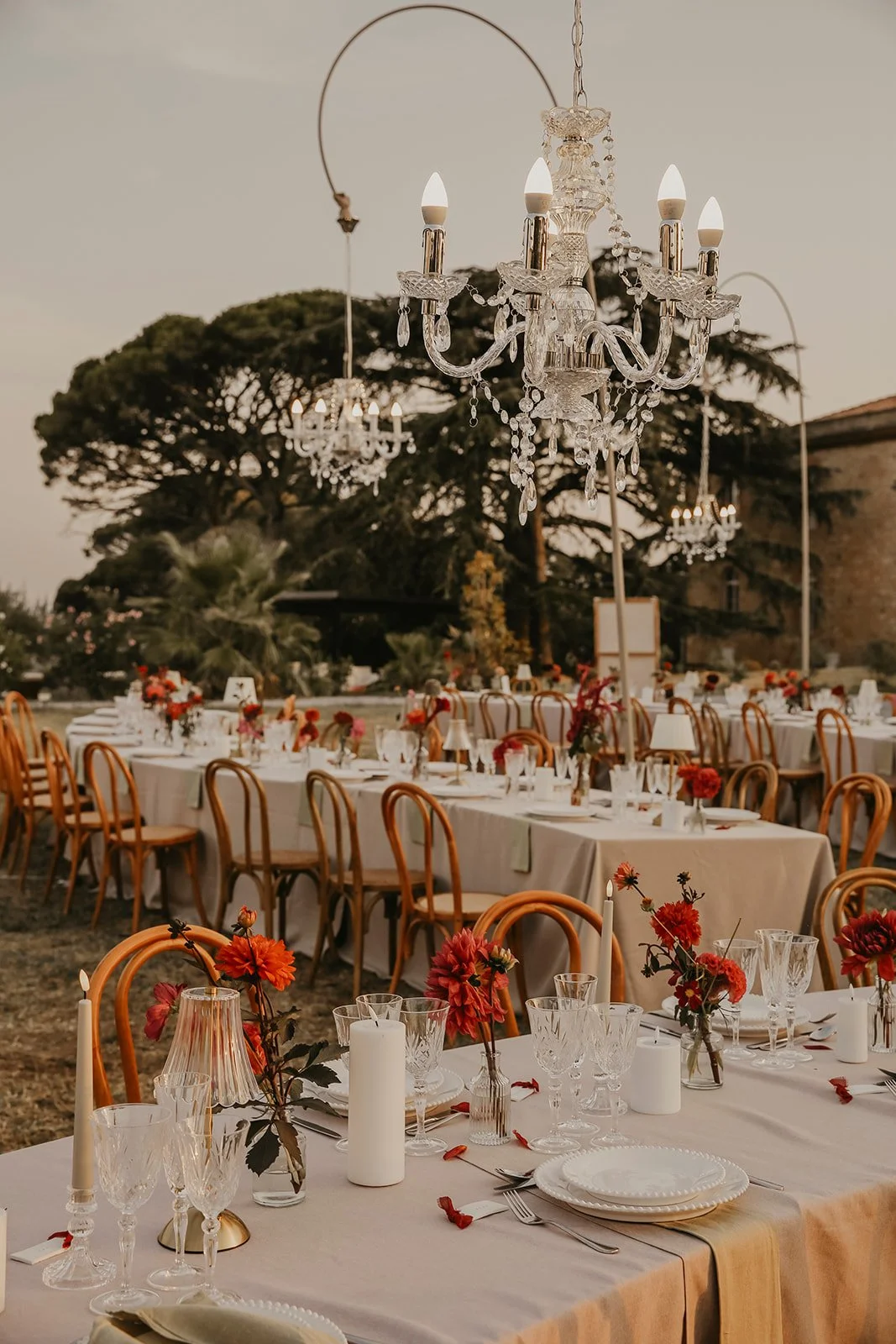 Outdoor dining arrangement at the wedding