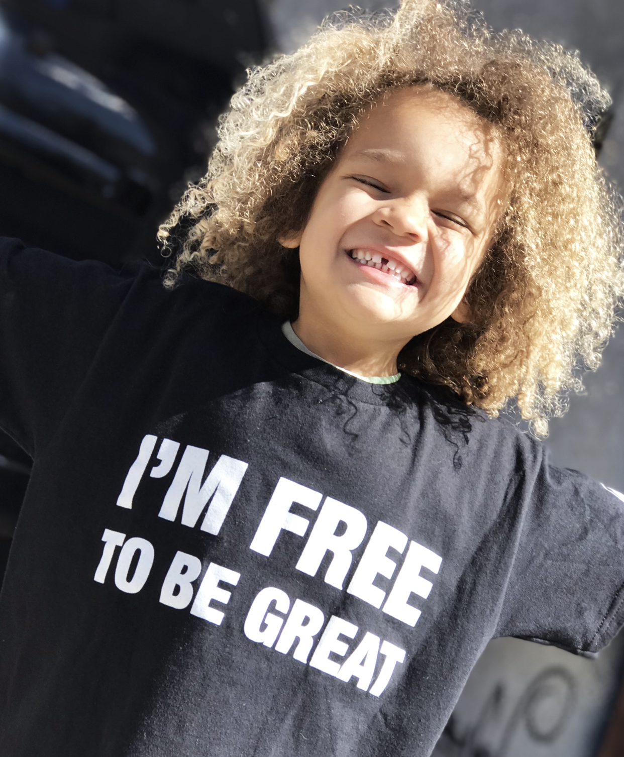 FREE TEE LIFESTYLE.PNG