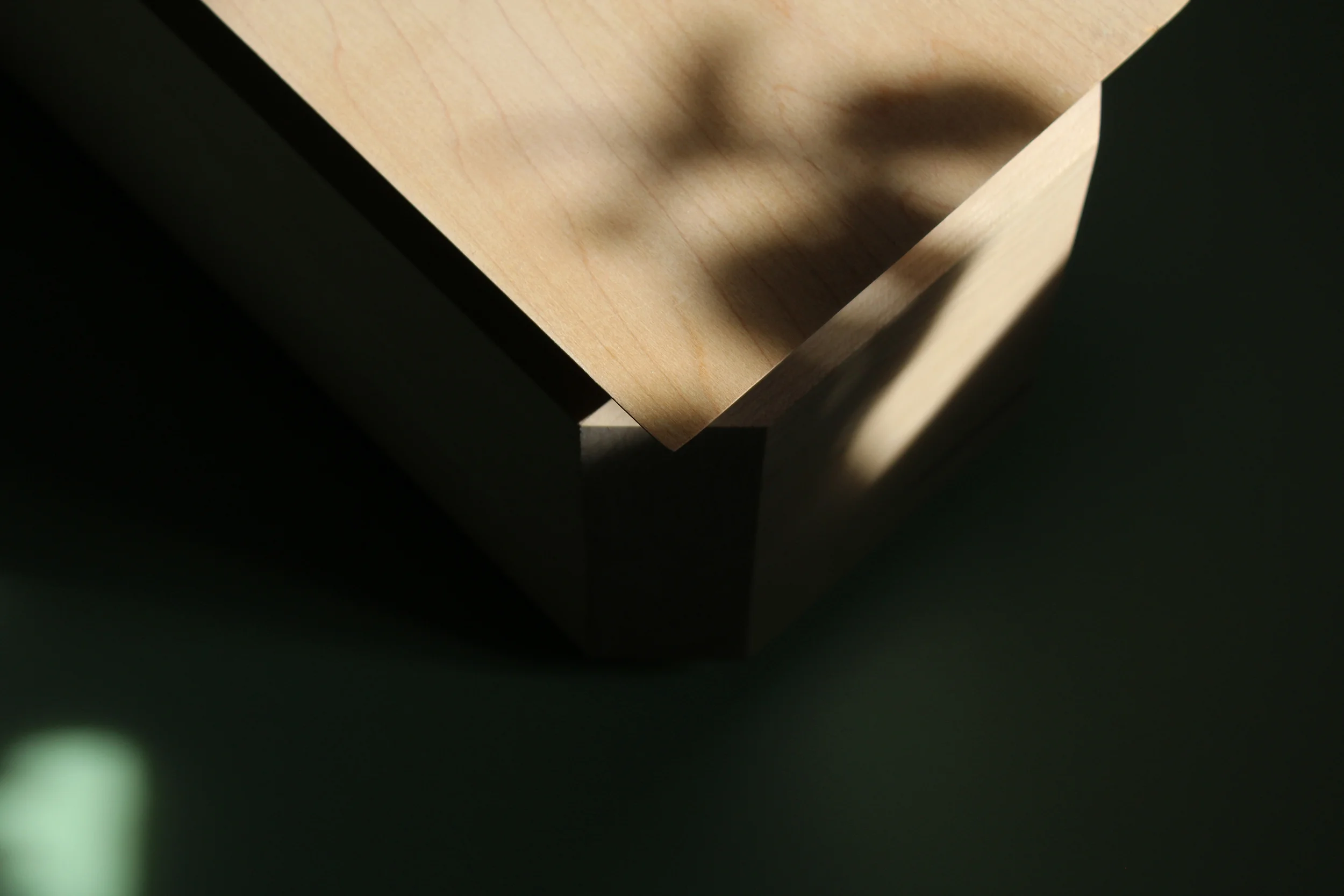Chamfered lid detail