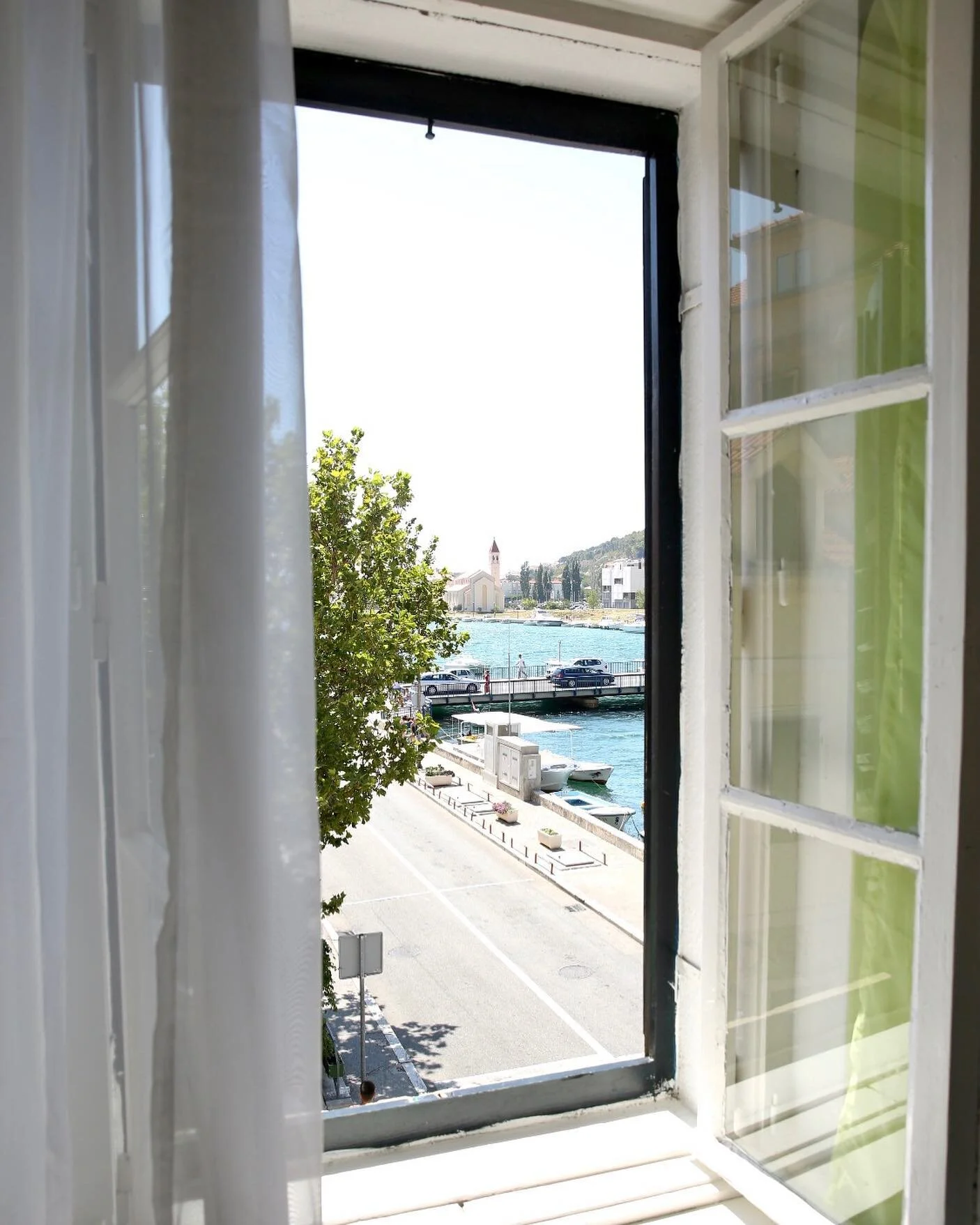 Views from our master bedroom&hellip; 🥰
.
.
.

#omis #holidayrental #holidayhome #traveldestinations #scenicviews #nature #hrvatska #croatiafulloflife #travel #photography #zagreb #summer #nature #croatiatravel #sea #visitcroatia #kroatien #love #eu