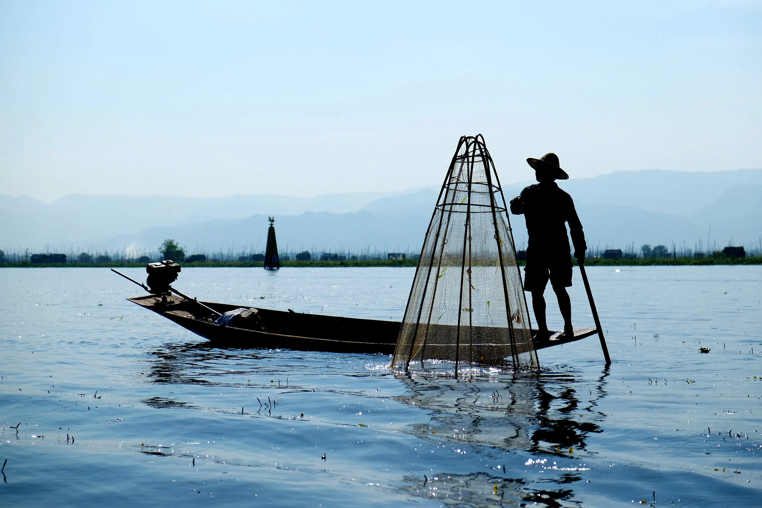 Inle Lake fisherman dropping his net