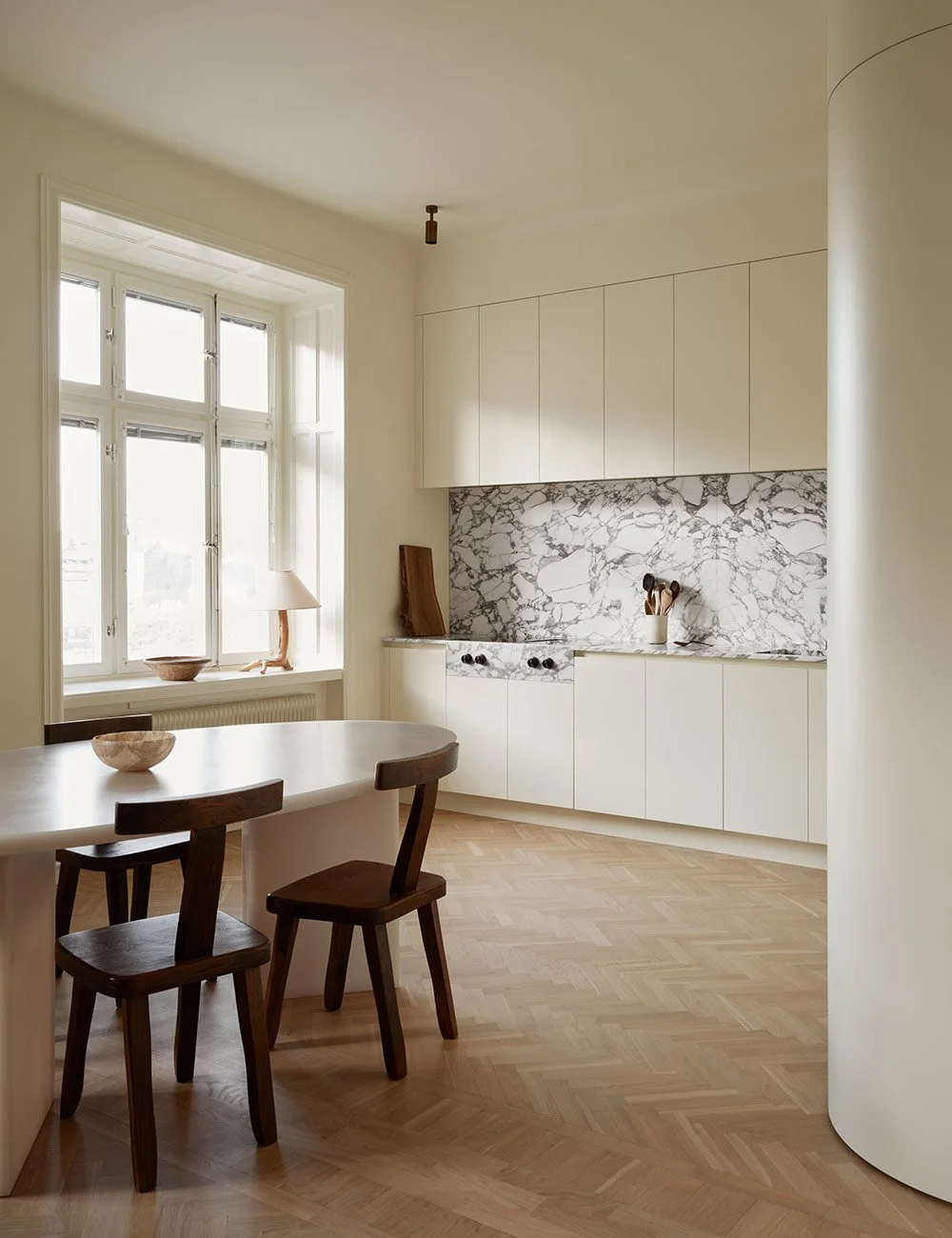 Caroline Sandströms minimalistiska designkök