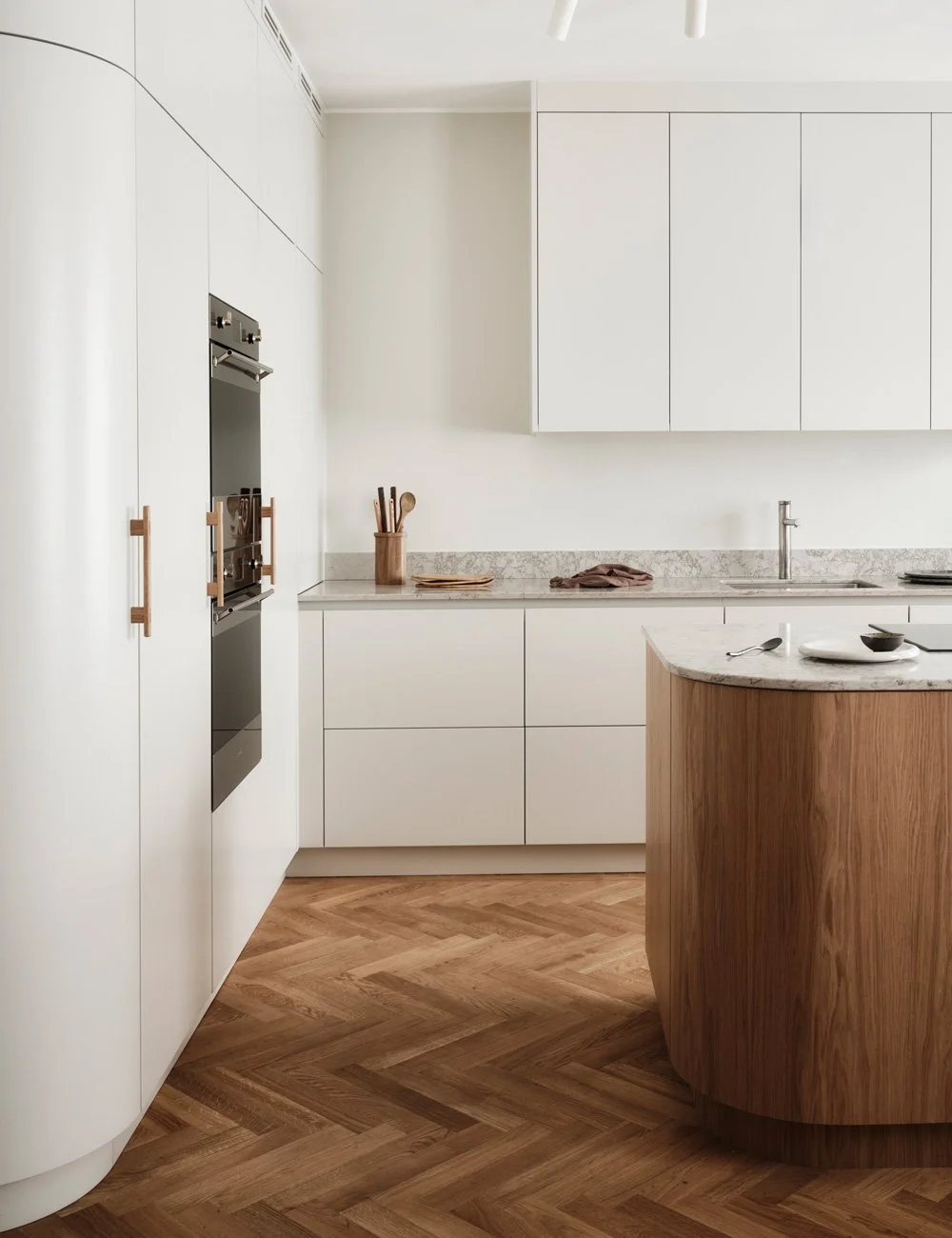 Skandinavisk minimalism i det tidlösa köket