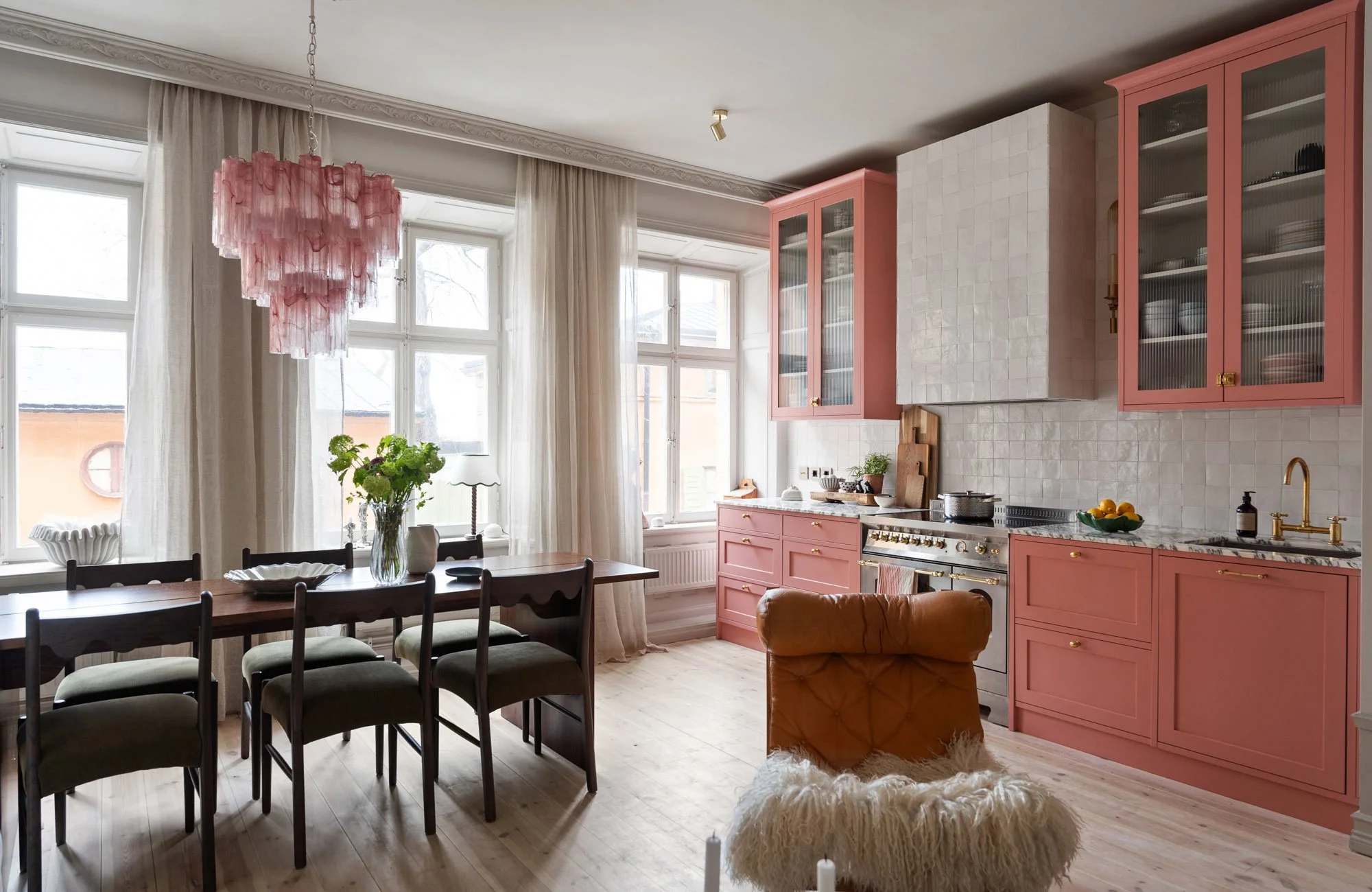 Inredarens rosa designkök