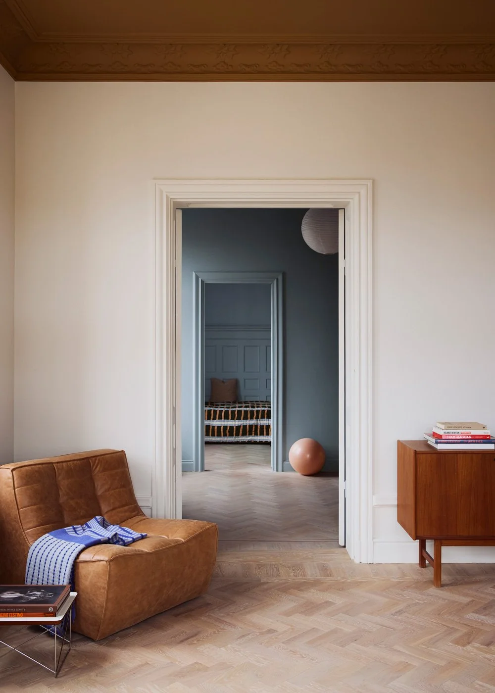 Designköket i den färgrika sekelskiftesvåningen