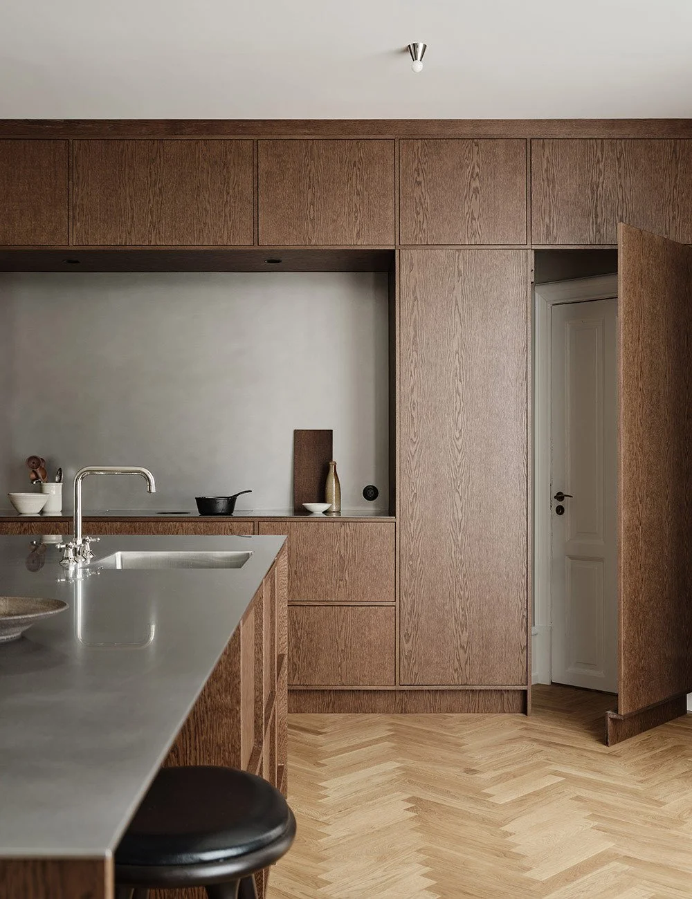 Danskt designkök i mörk ek — Nordiska Kök