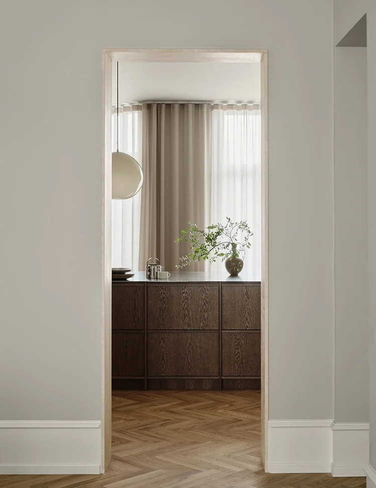 Danskt designkök i mörk ek — Nordiska Kök
