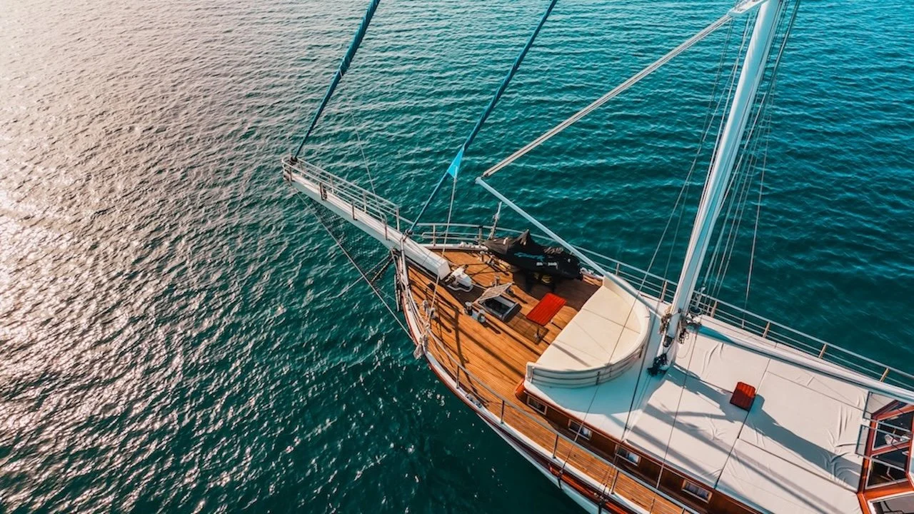 16. ANDI STAR Bow deck.jpg