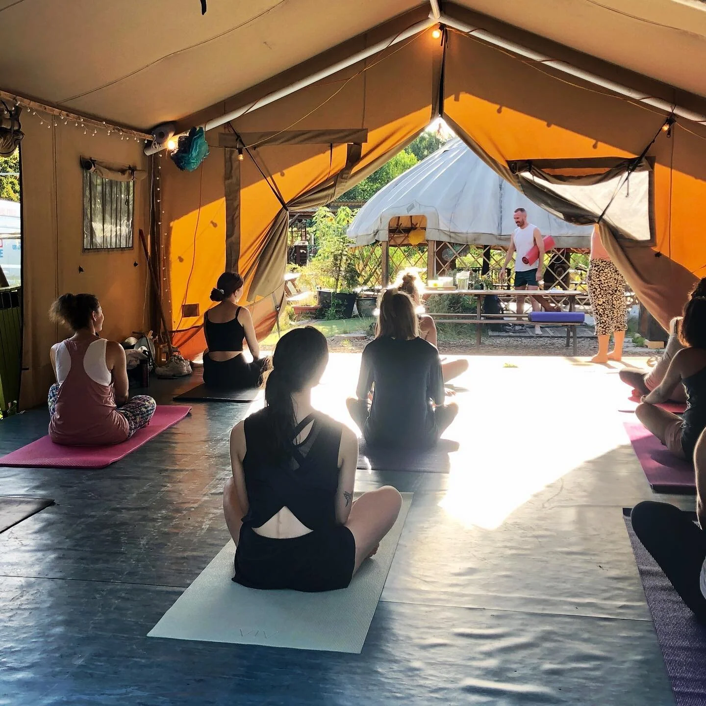 We had the most idyllic evening at the farm last night. After wandering round the gardens, we had a multi sensory yoga session led by @luisayogalondon before a light dinner of seasonal farm salads, delicious cheeses and natural wine tasting with @otr