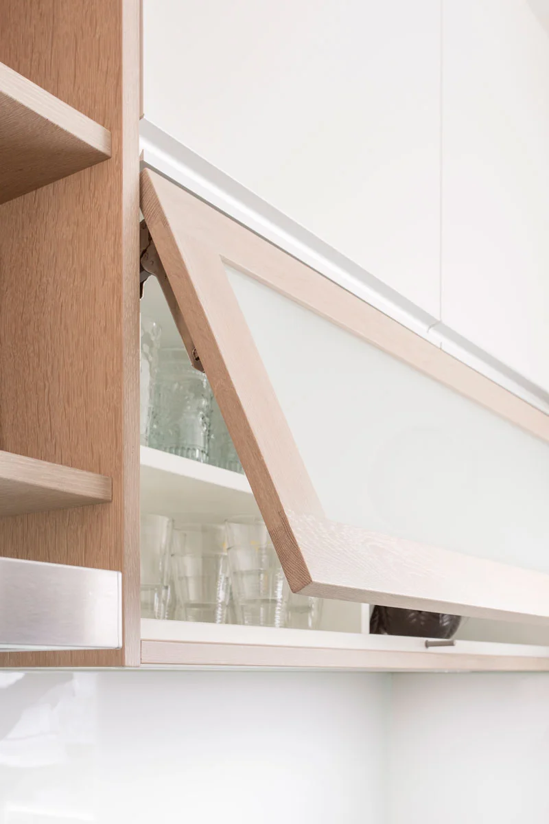 Küche mit Stein und Glas — Schreinerei Schmid Fahrenzhausen