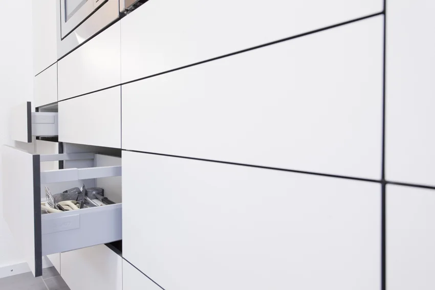 einbauküche_weiß_schwarz_granitplatte_schreinerei_schmid_fahrenzhausen5.jpg