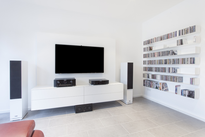 wohnzimmer_fernsehboard_cdregal_weiß_schreinerei_schmid_fahrenzhausen2.jpg