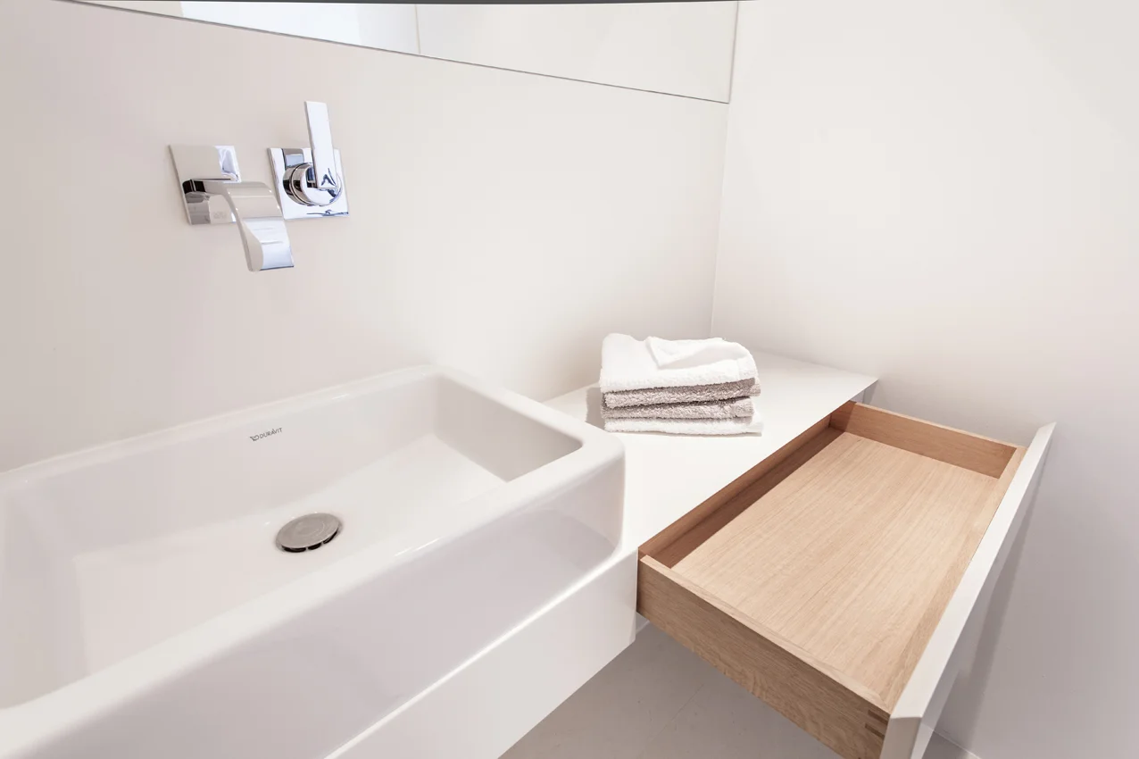 badeinrichtung_weiss_lack_eiche_schreinerei_schmid_fahrenzhausen1.1.jpg