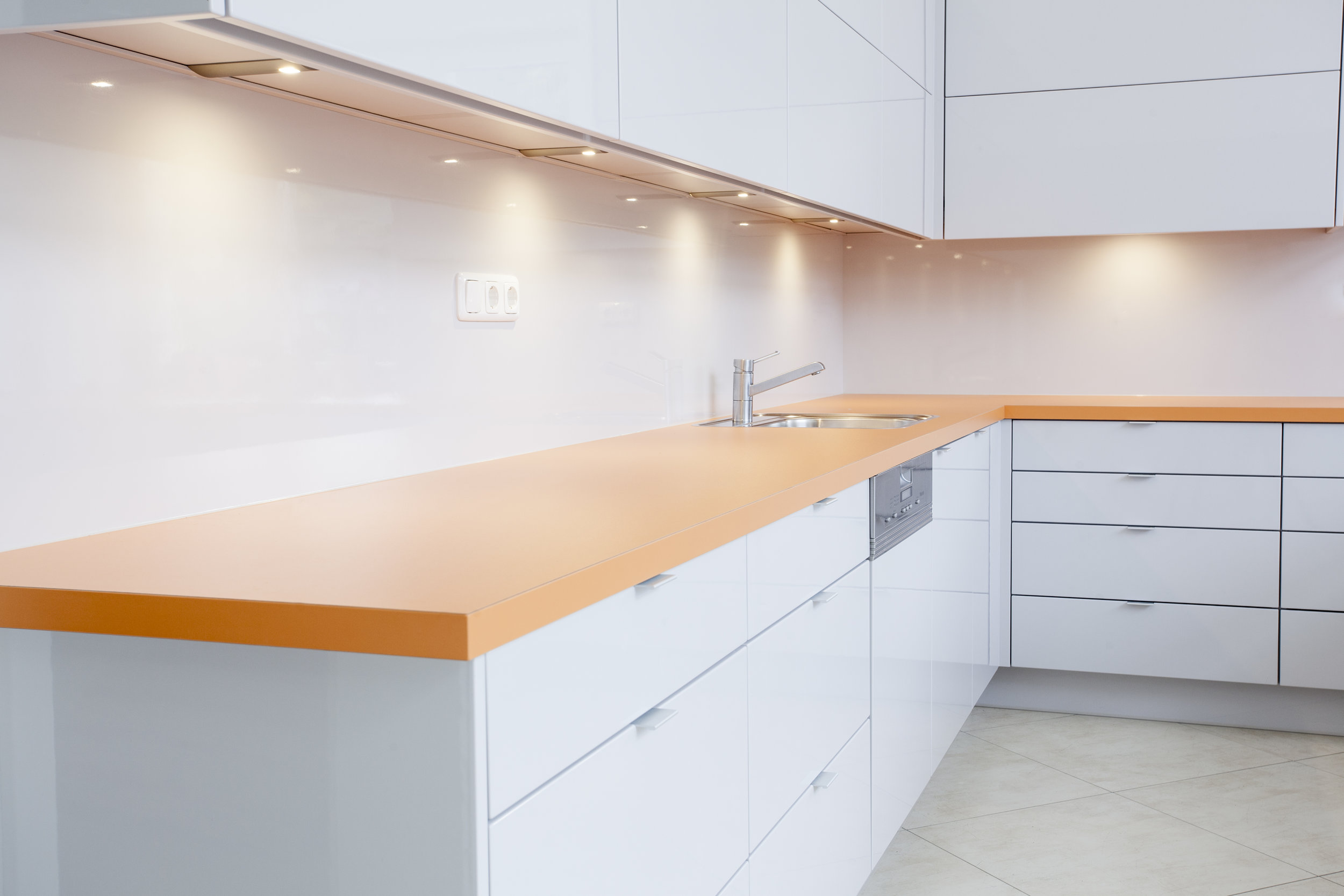 Schreinerei Schmid KÜCHE HOCHGLANZ BORA ABZUG 6.jpg