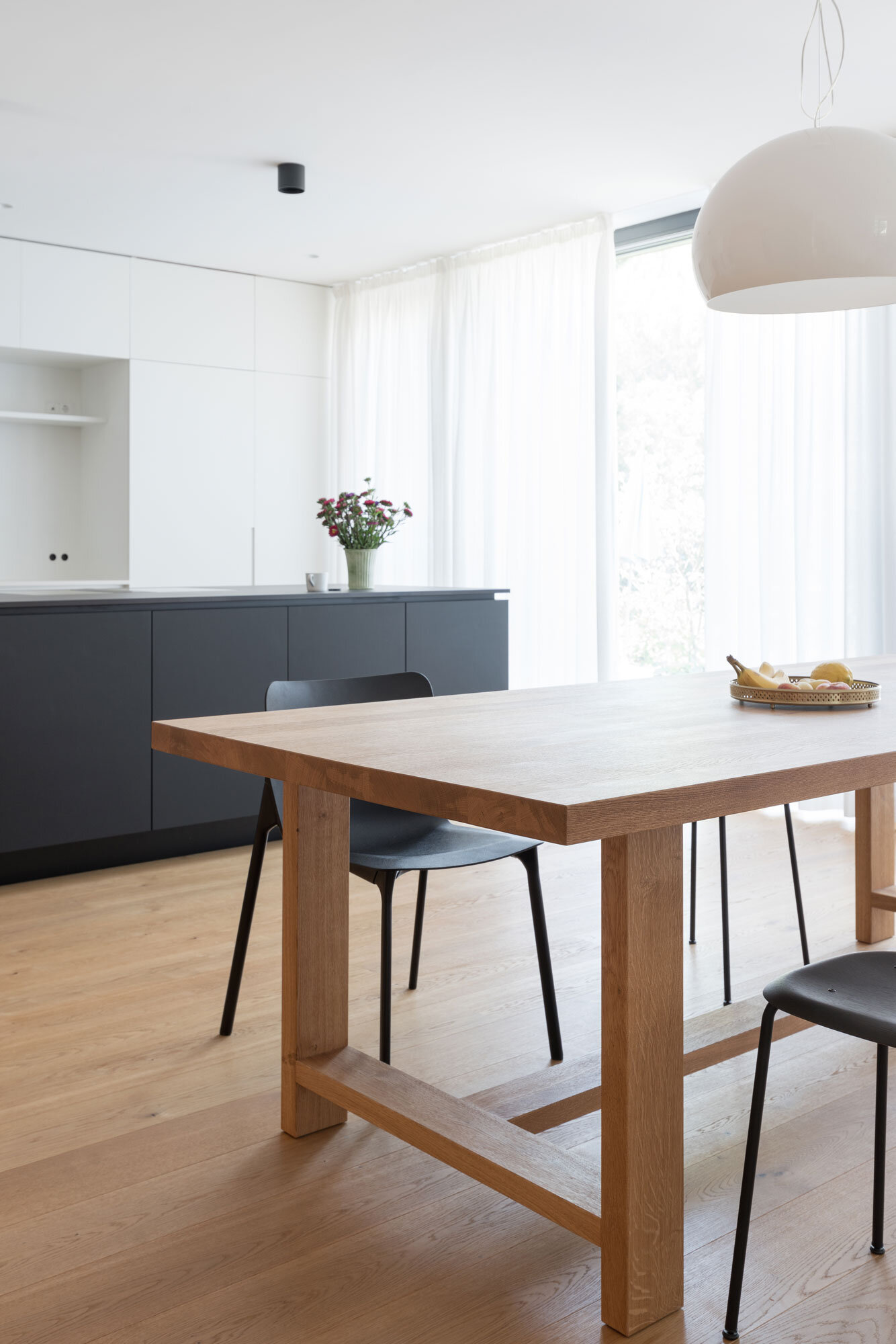 schreinerei_schmid_fahrenzhausen_LIE_esstisch_eiche_massiv_2.jpg