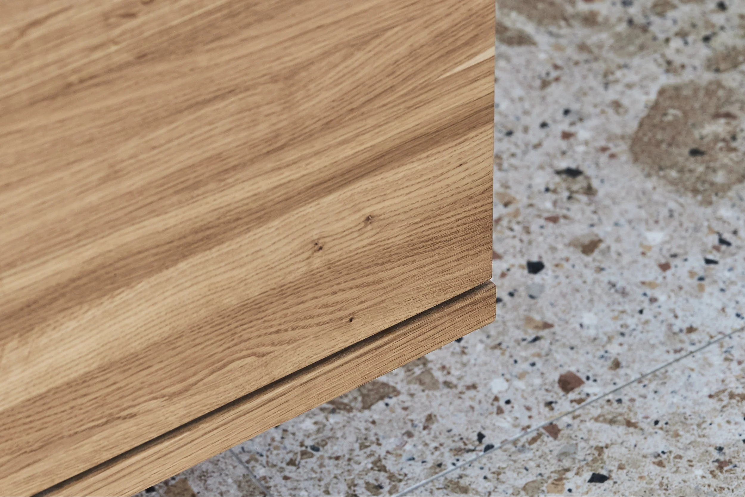  Für dieses Projekt durften wir eine Penthousewohnung über den Dächern von München ausbauen und mit maßgefertigten Einbauten ausstatten. Ziel war es, eine ruhige, hochwertige und zeitlose Wohnatmosphäre zu schaffen, bei der natürliche Materialien, kl