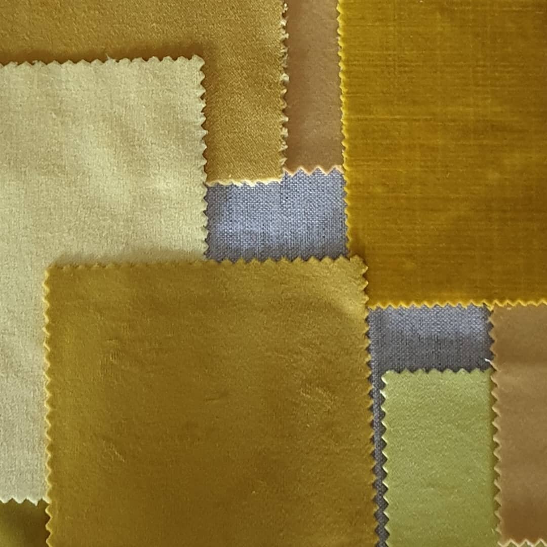 Sourcing the perfect fabric for a client's sofa. Do we go Lemon, Butter, Gold, Bronze, Mustard, Banana, Sunflower, Ochre? It's all about the yellow 🌼
*
*
#fabric #swatches #samples #velvet #yellow #sunshine #colour #choices #interiors #interiordesig