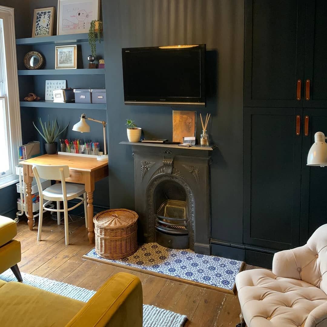 A recent Colour consultancy transformation for a fab returning client. @life.work.balanced
The family were ready to move from chaotic playroom to cool T.V. den so we went with the North facing lack of warm light and painted the whole space dark, incl
