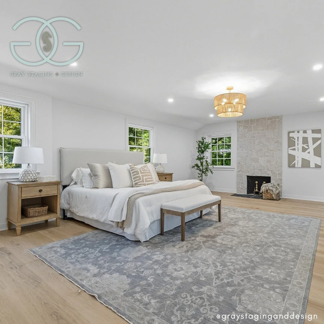 It&rsquo;s the little details that bring a room to life ✨ A soft throw, layered pillows, and the right piece of art can completely shift the mood from empty to inviting! 

#graystaginganddesign #indianapolisrealtors #classichomedecor #stagedtosell #I