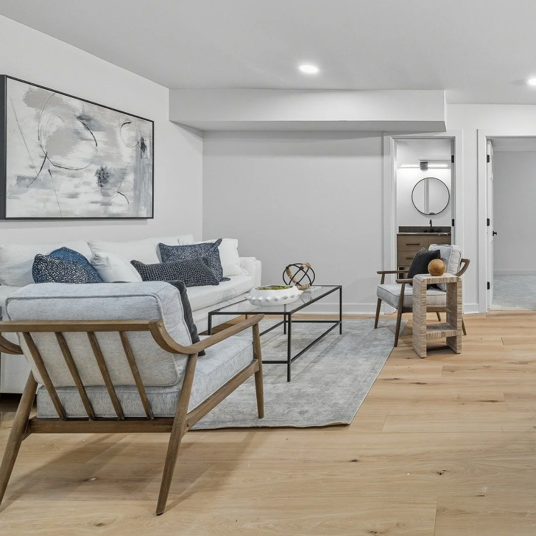 This living room is giving all the cozy, stylish vibes you need to kick back, relax, and enjoy the weekend! Would you rather spend your Friday night here with a book or hosting friends? 🍷

 #indianapolisrealtors #indianapolis #homestaging #classicho