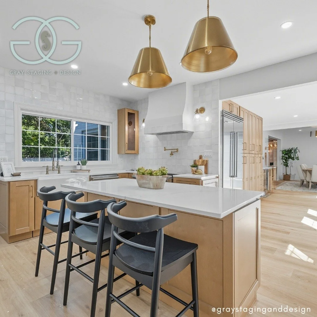 A space where elegance meets everyday living ✨

#graystaginganddesign #homestaging #kitchenstaging #modernhome #indianapolisrealtors #indianapolis #homestaging #indianapolisrealestate
#interiorstaging #RealtorPartner #indianapolishomes #interiorstagi