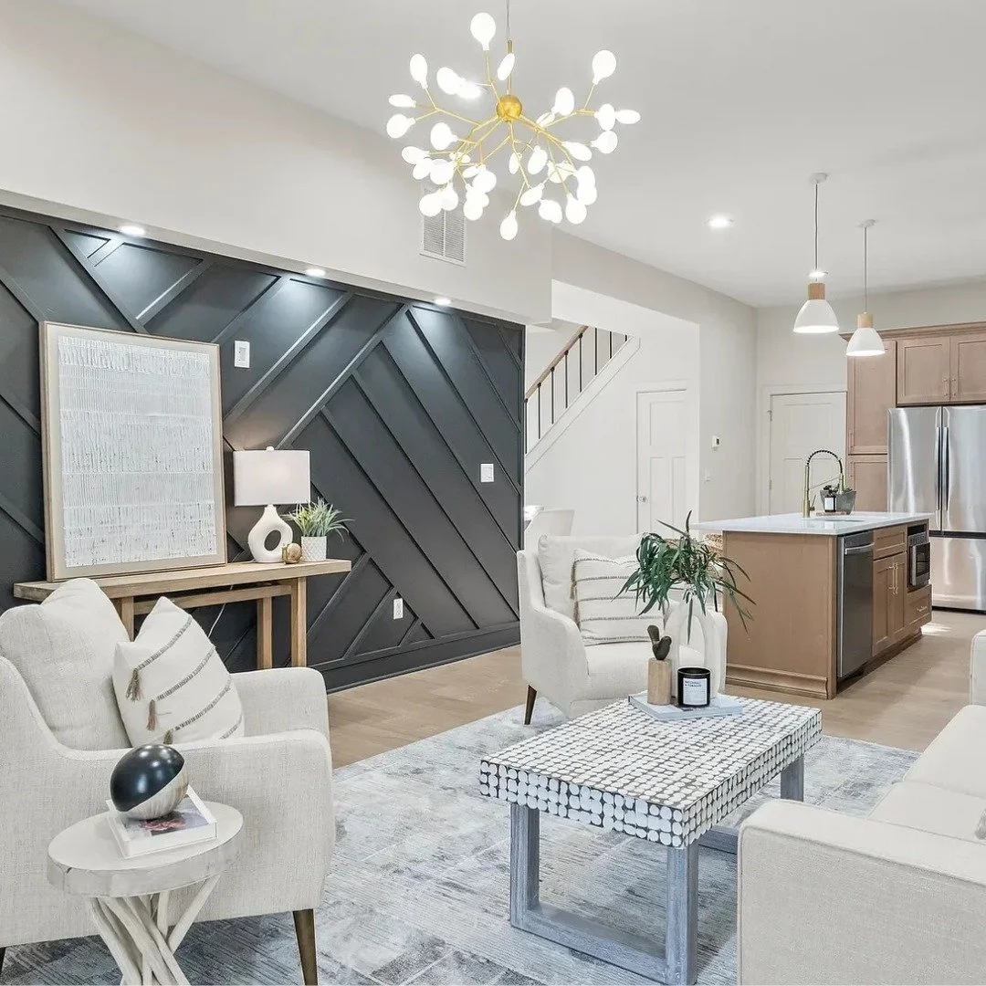 We love a good accent wall, especially when it makes this kind of statement! 🙌

 #homestager #RealtorPartner #interiorstaging #stagedhome #indianapolishomes #stagedtosell #graystaginganddesign #modernhomedecor #homestaing #livingroomstaging #classic