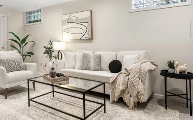 New Listing!
Beautiful home near 56th and Illinois is on the market!  We love the circular floor plan, finished basement and the whole house is in amazing condition! ✨ 

5506 N Illinois has been beautifully updated!
3 bed 🛌 
2.5 bath 🛀 
New kitchen