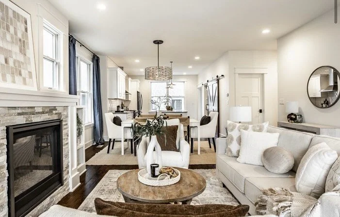 New Listing! ✨  This beautiful home is close to so many amazing downtown Indy spots! Bottleworks, the Monon Trail, Mass Ave and tons of restaurants and nightlife spots! 🍱🥂🌳. Everything is updated and move in ready!!! 
4 bed 🛌 
3.5 bath 🛀 
Open c