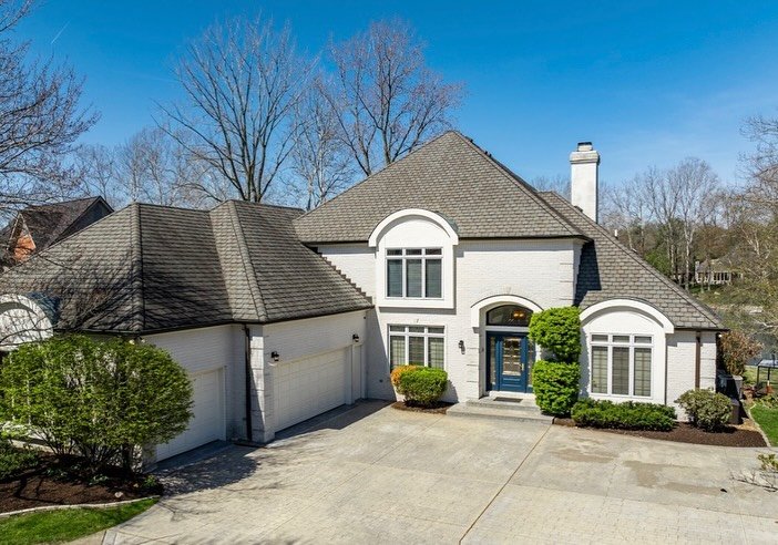 NEW LISTING ✨
We are loving this spacious home on Lake Kesslerwood!  If you would love to live on the water and still be close to everything&hellip;. Check out how beautiful this home is! 

5846 East Fall Creek Parkway North Drive

$1,100,000  4543sq