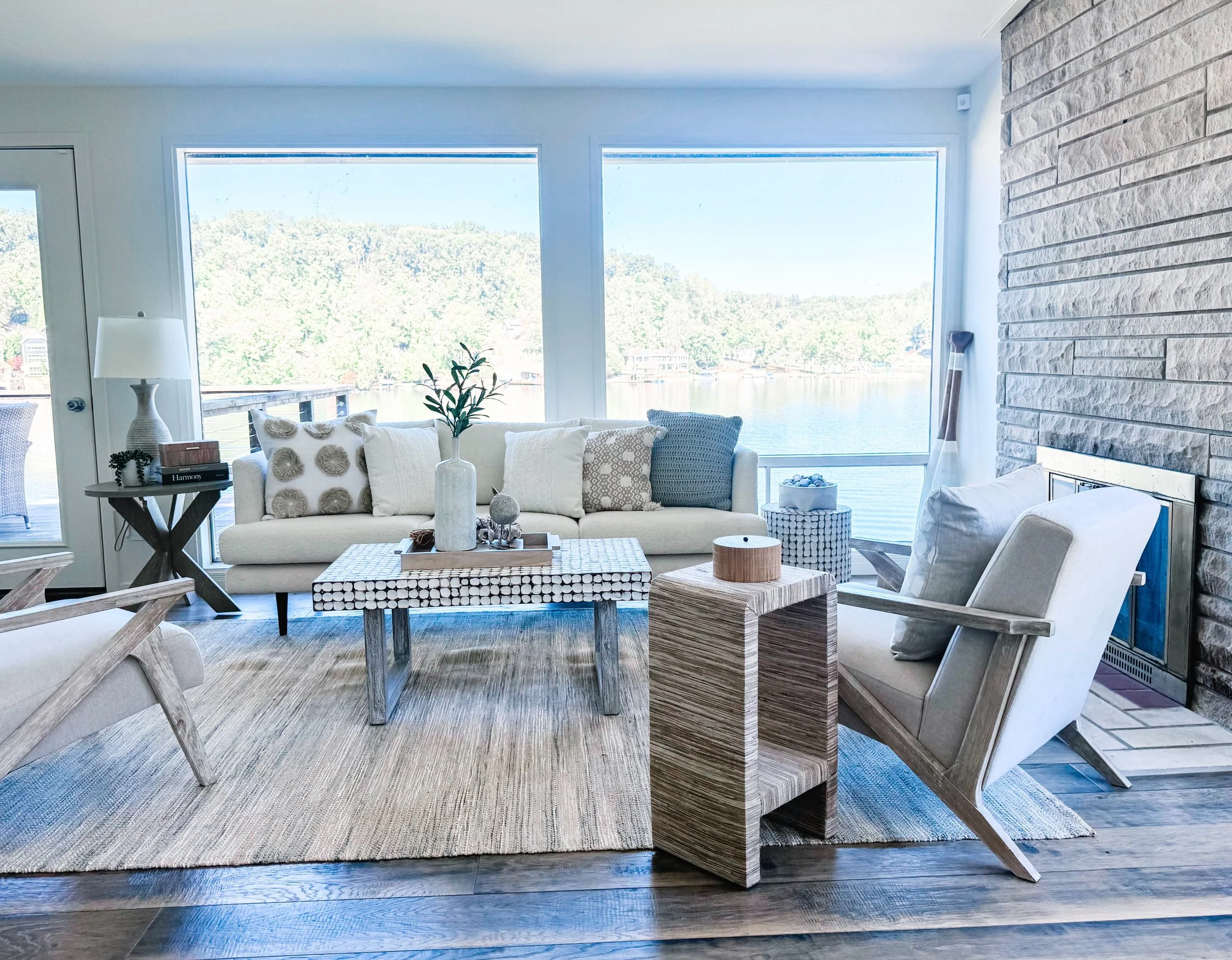 Beautiful mid century modern cottage with spectacular views of Grandview Lake! 🌊 The whole house has large open windows 🪟 with views from each room!  We love the two outdoor patios where you can meet and have dinner and parties!  5461 S Poplar Driv