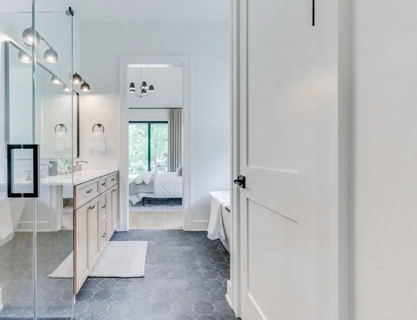 If you enjoy feeling like you are in the country, but are actually close to Indianapolis, this beautiful modern farmhouse at 11681 N. Mann Road would be perfect for you!  Cathedrals ceilings, chef&rsquo;s kitchen, large bright windows and a large cov