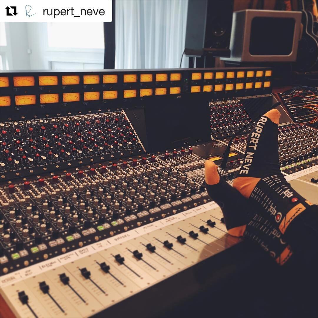 Only the finest paired threads on this beautiful beast. Thanks, @rupert_neve 
#Repost @rupert_neve ・・・
Kick off your shoes &amp; put your feet up. Happy #LaborDay, America! 
#fadersocks 📷 by @jamlin