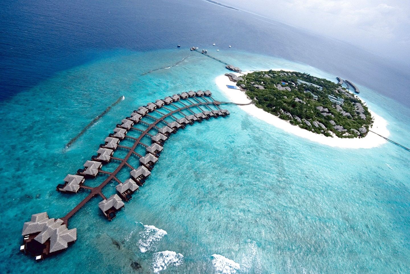 Maldives-resort1.jpg
