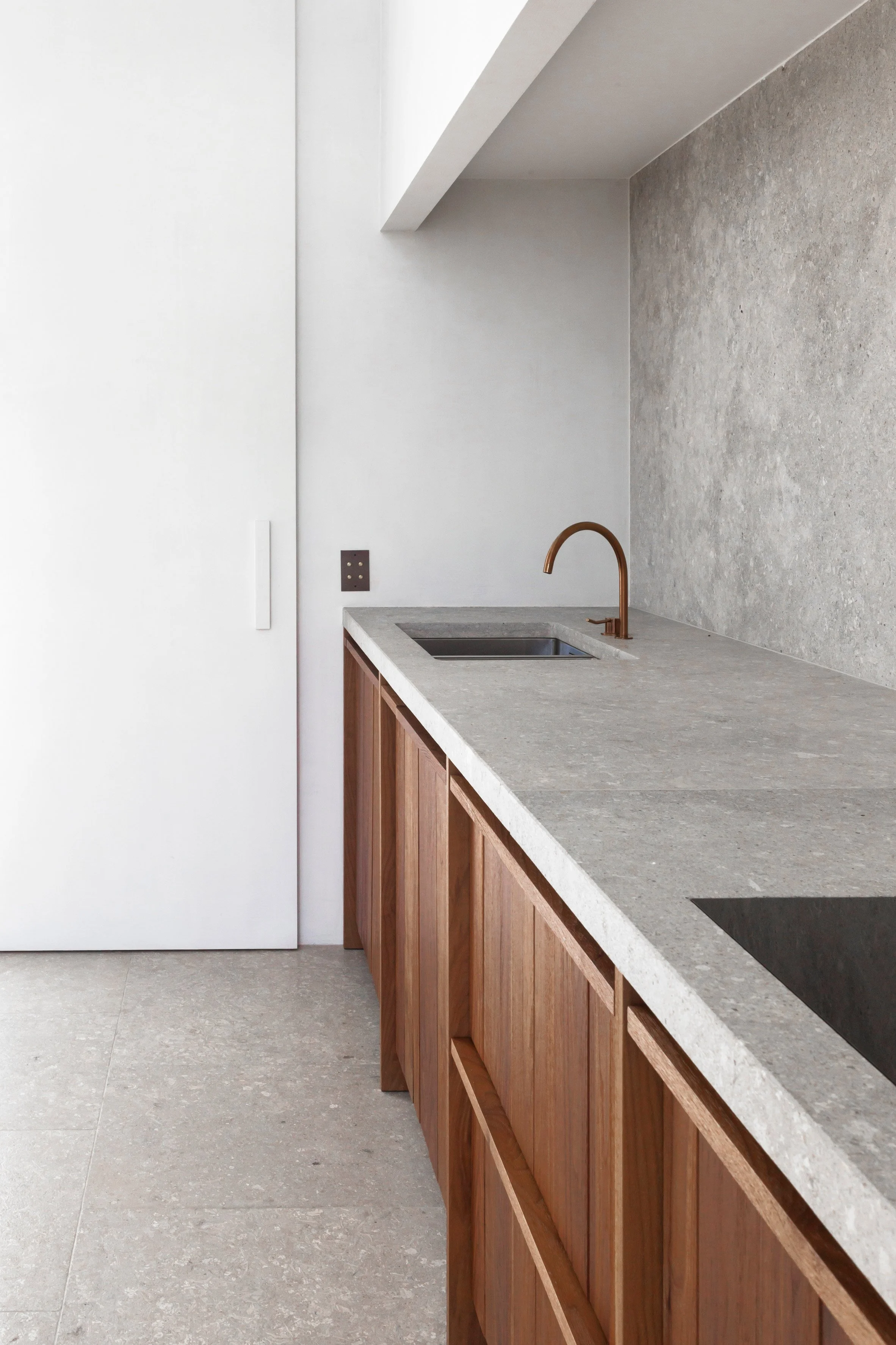 penthouse-westkaai-hans-verstuyft-architecten-interiors-antwerp-belgium_dezeen_2364_col_9.jpg