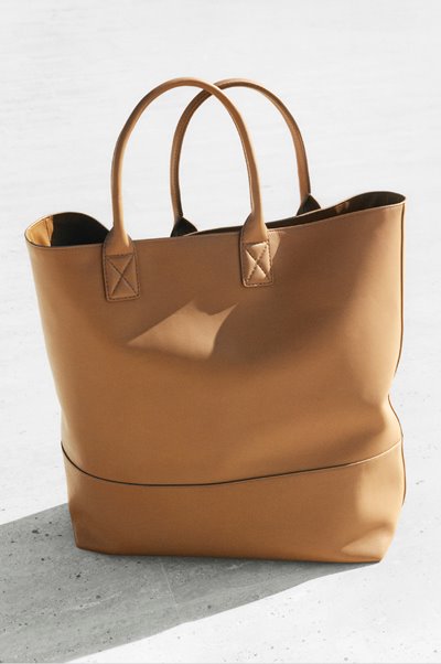 https___hypebeast.com_wp-content_blogs.dir_6_files_2019_01_bottega-veneta-spring-2019-campaign-daniel-lee-tyrone-lebon-01.jpg