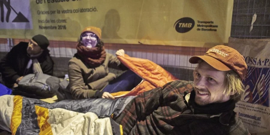 Summary of the 4th #TodosDurmiendoEnLaCalle (Plaça Universitat)