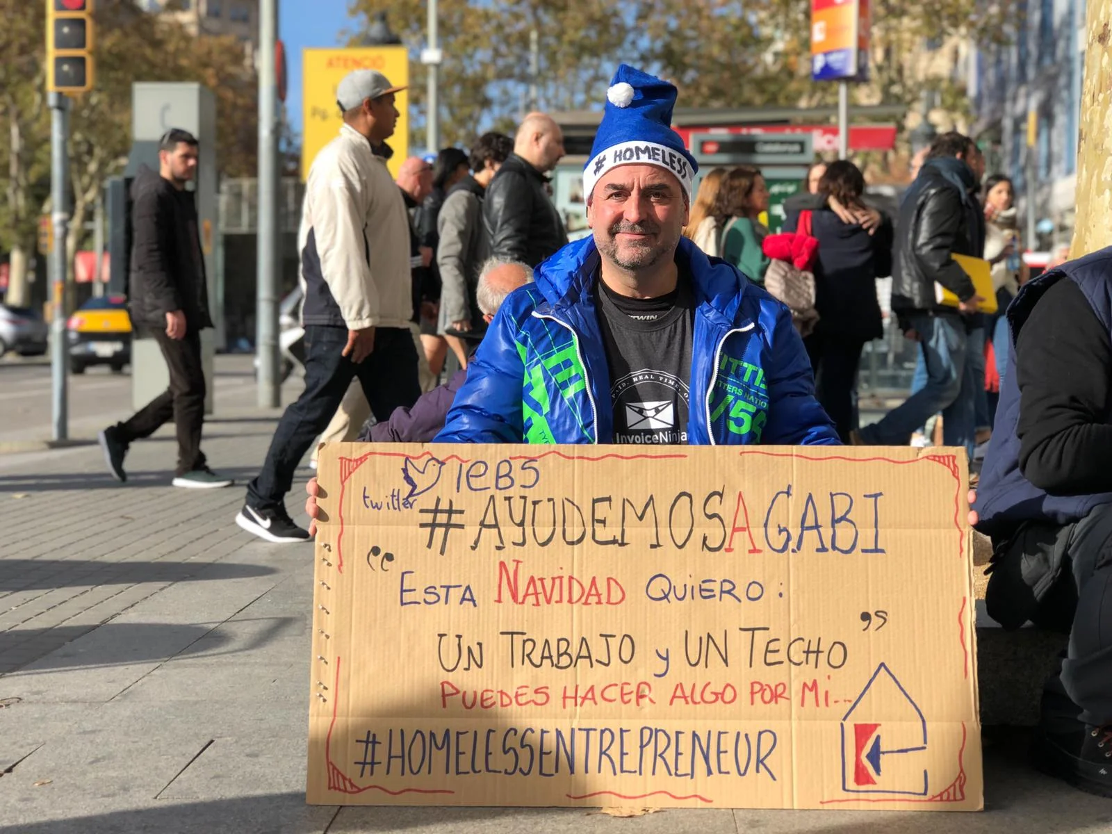 Gabriel en la 28ª edición de # TDELC , donde, entre otras actividades, pedimos a todas las personas que pasaban por nuestra lado que compartiesen la campaña llevada a cabo con #ayudemosagabi