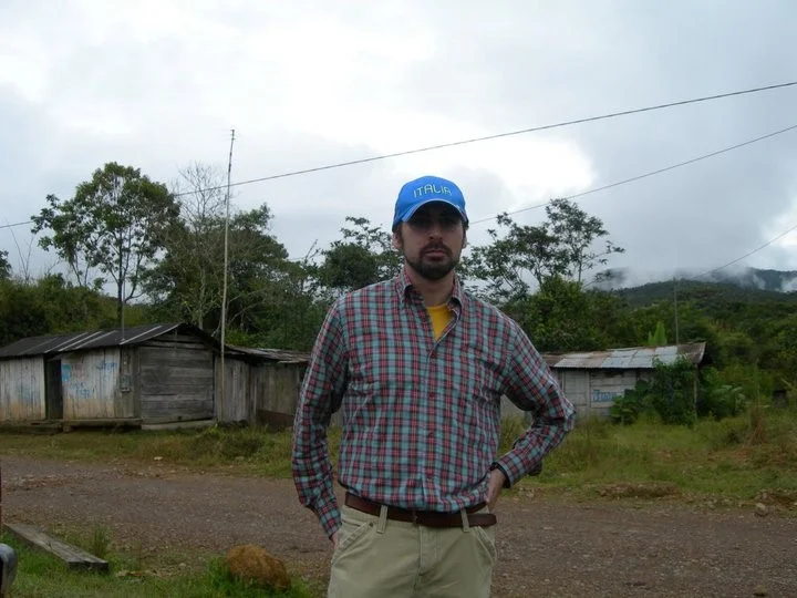 Foto de recuerdo en Chontachaca (Perú), donde Tomás Casas colaboró con una ONG.