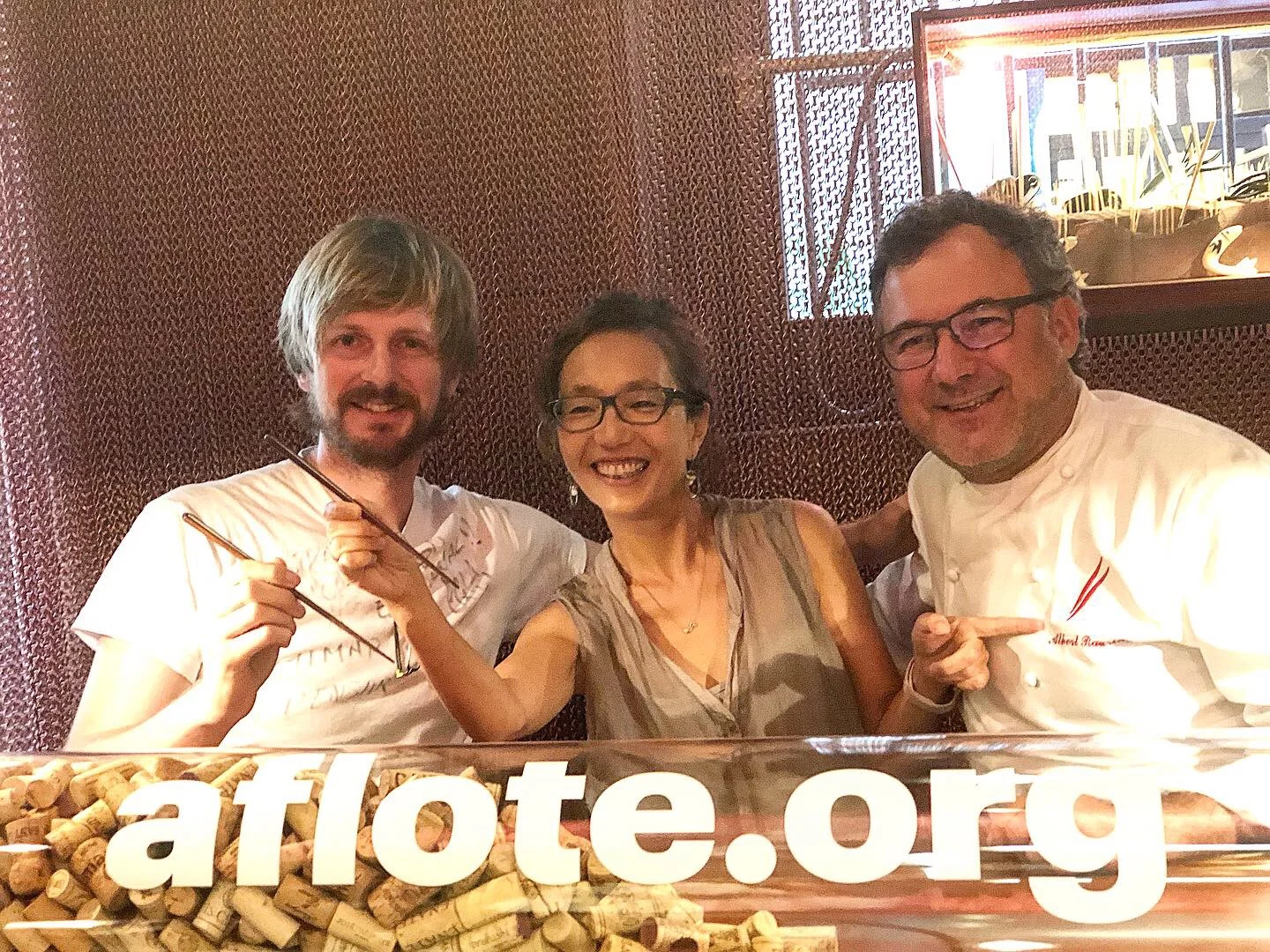 "Dar una segunda vida al corcho" Albert y Tamae (Propietarios de Dos Palillos)