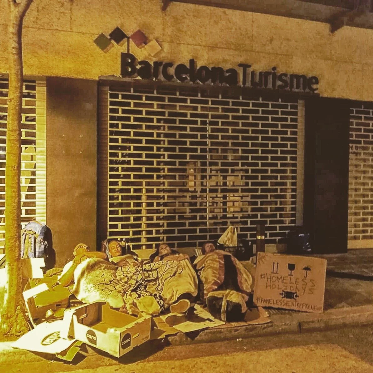 ¿Por qué duermen en grupos las personas que viven en la calle?