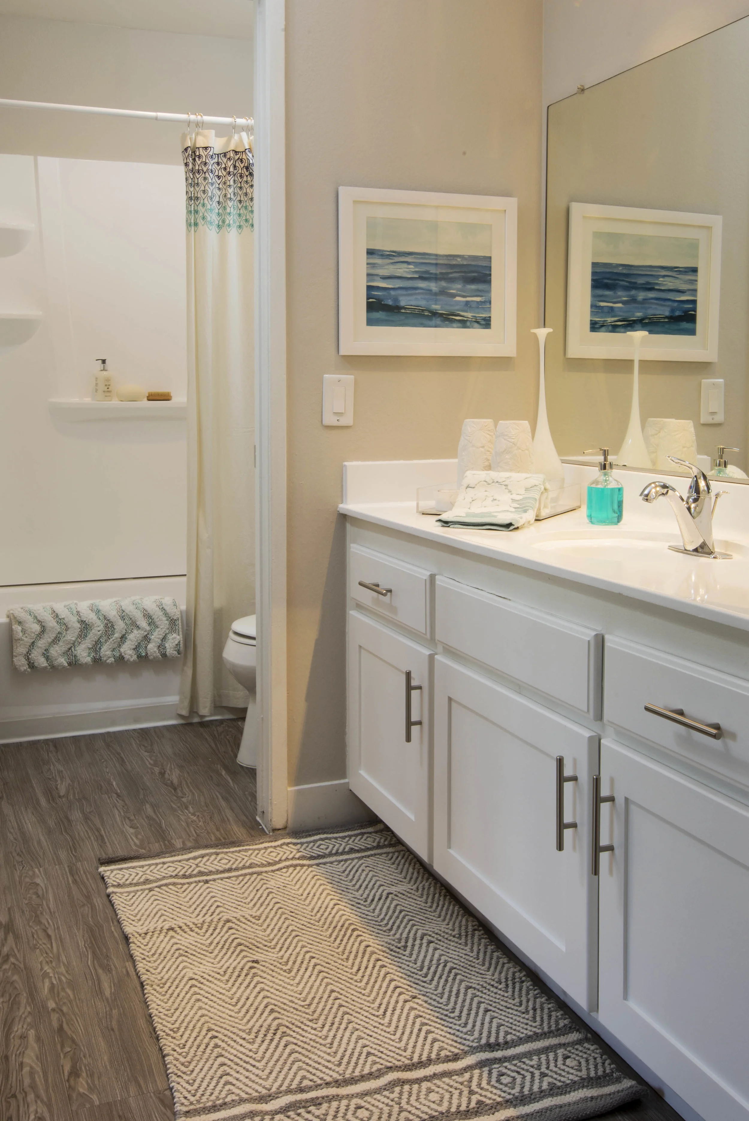 Sunset Garden8Bathroom.jpg