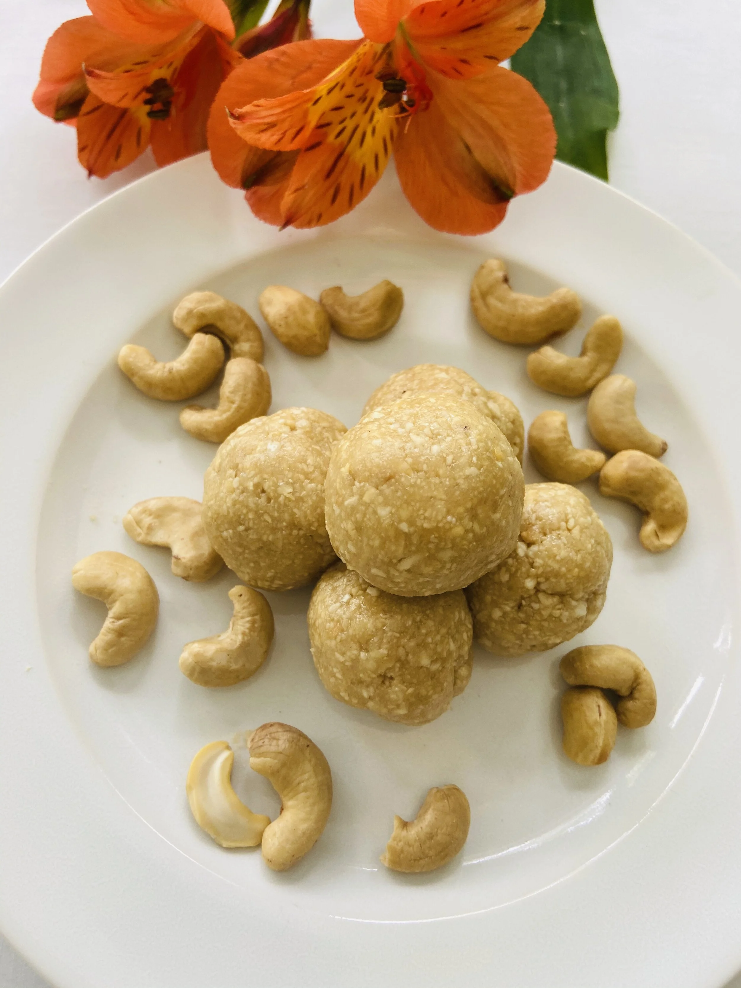 Healthy Cashew Cookie Dough Bites — Kim Hynes Health & Wellness