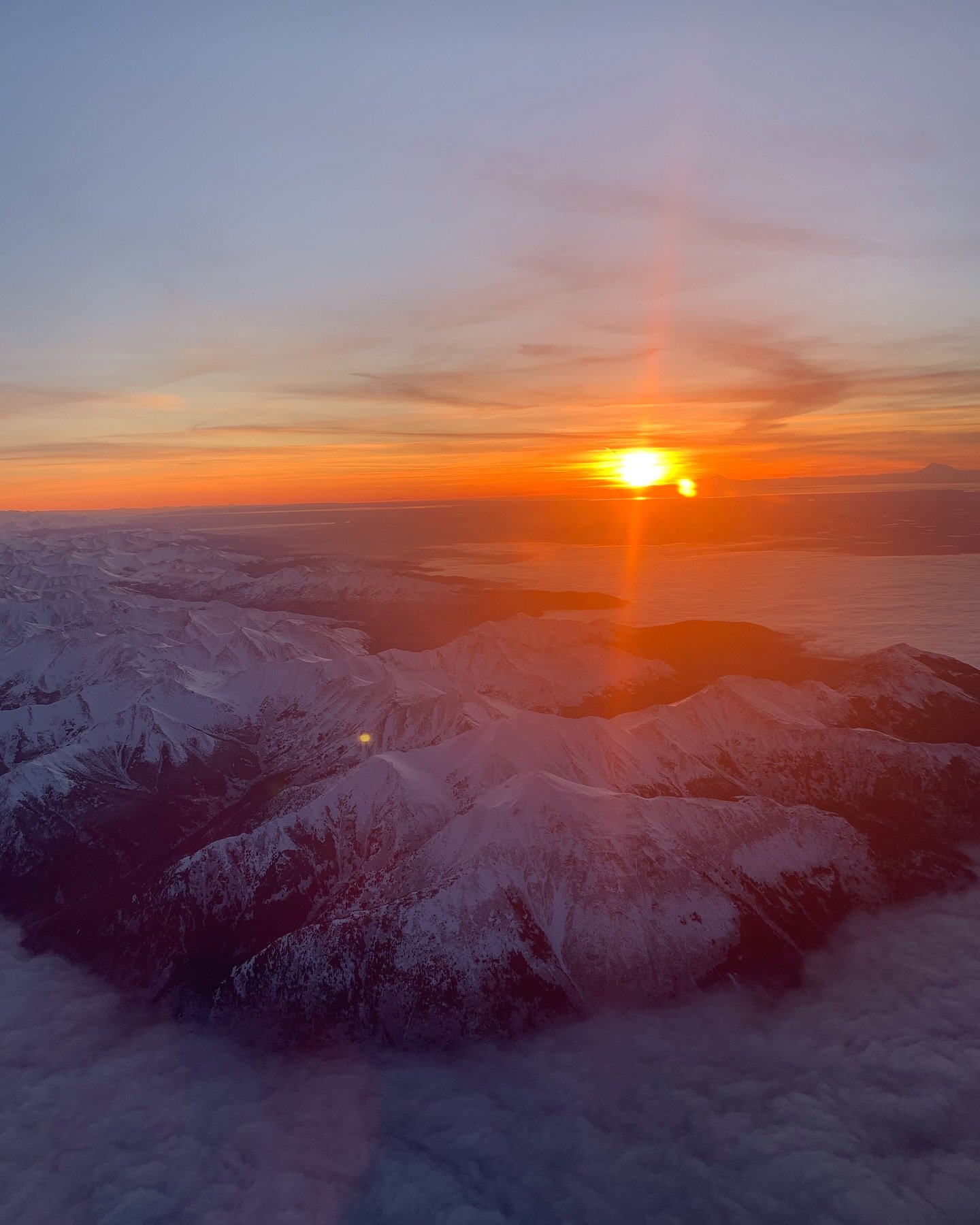As above - so below. Looking forward to meaningful work in the coming days. Contemplations above the peaks - 🪽🏔️🪽 - while prayers fall down to the earth. 🙏🏼🌎🙏🏼. #unity #nonduality #yoganidra #grateful ful