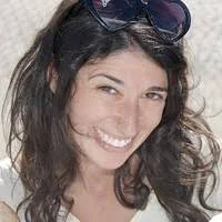 Genevieve Abedon, California, USA www.linkedin.com/in/genevieve-abedon-9747872a/ Plastic Pollution