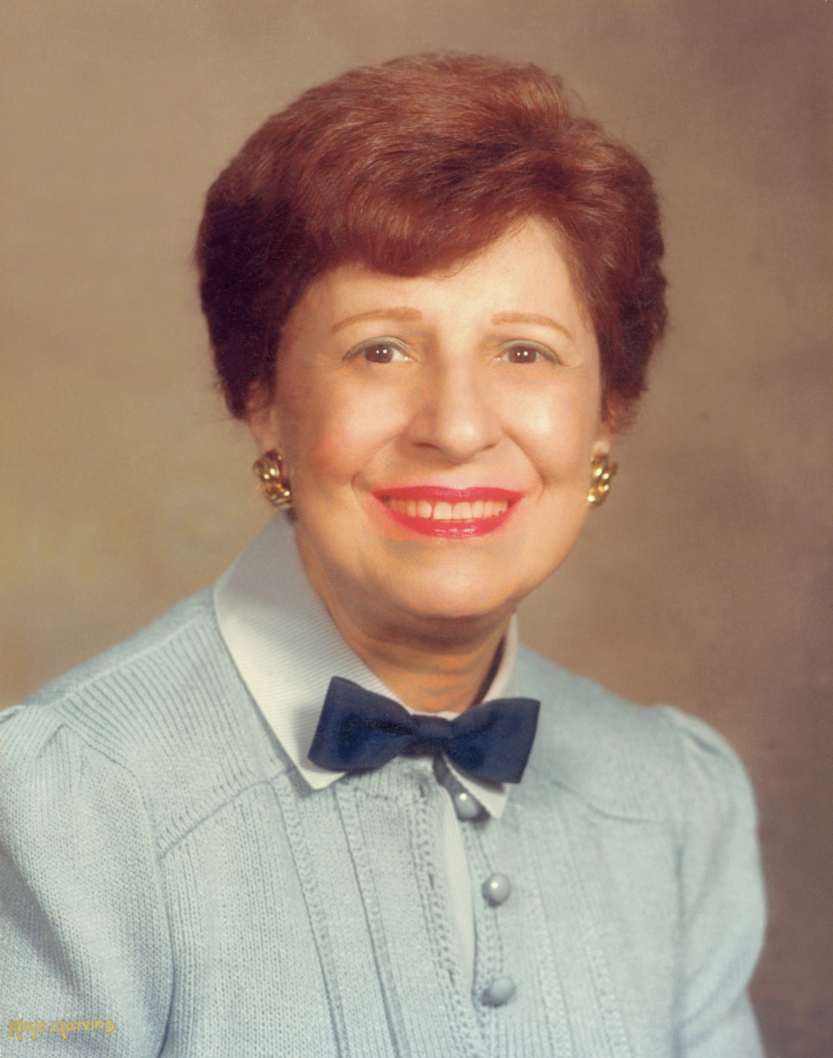 Always disappointed that I wouldn't airbrush your wrinkles, I've found an old portrait in which the airbrush has faded.