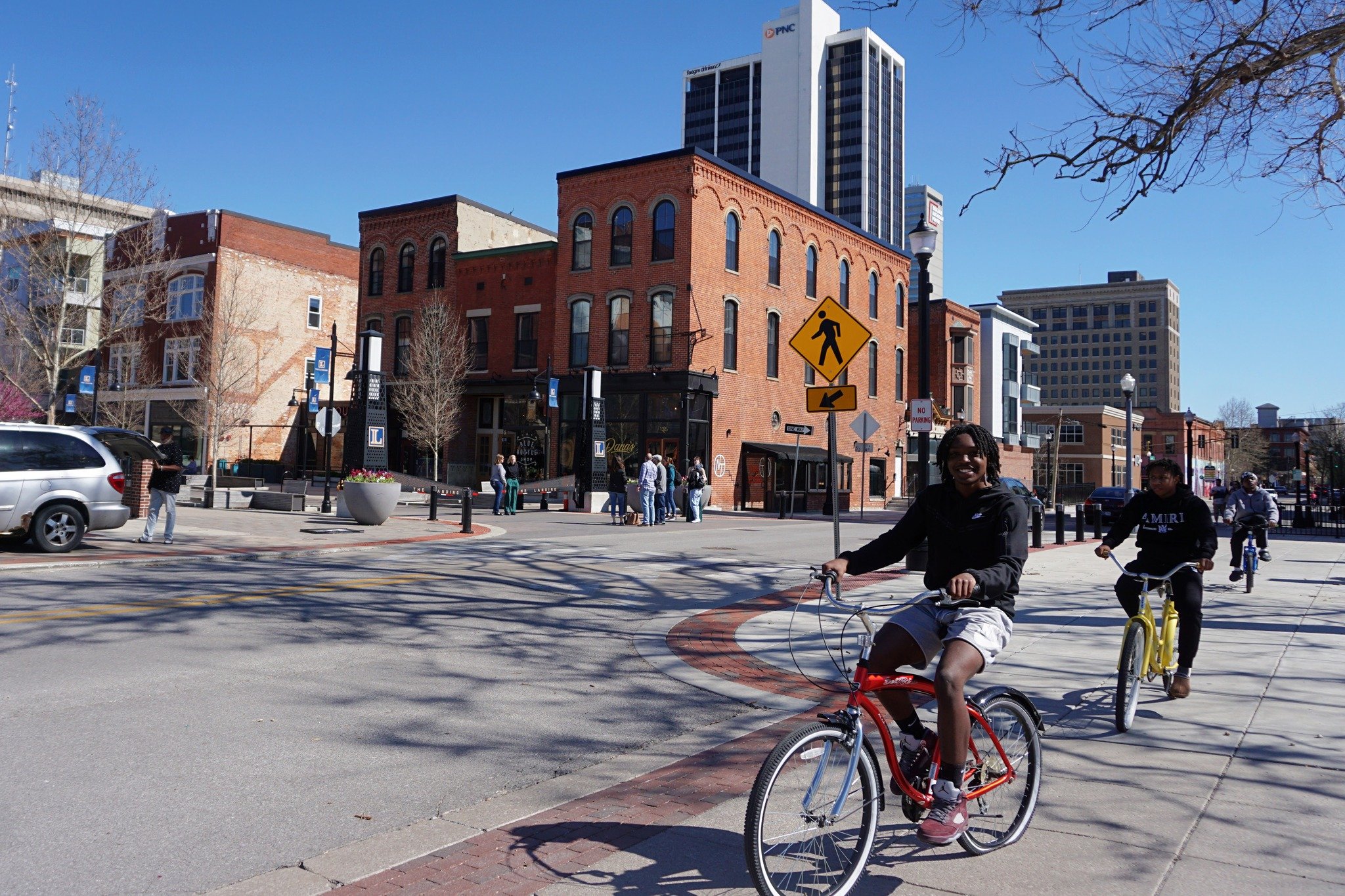 ☀️ This weekend we embraced the sunshine vibes! 🌻 The weather's been an absolute delight, and we love seeing the community come out. 🌞 Whether you're craving a cozy patio dinner, a scenic bike ride, or simply basking in the sun's warmth, seize the 