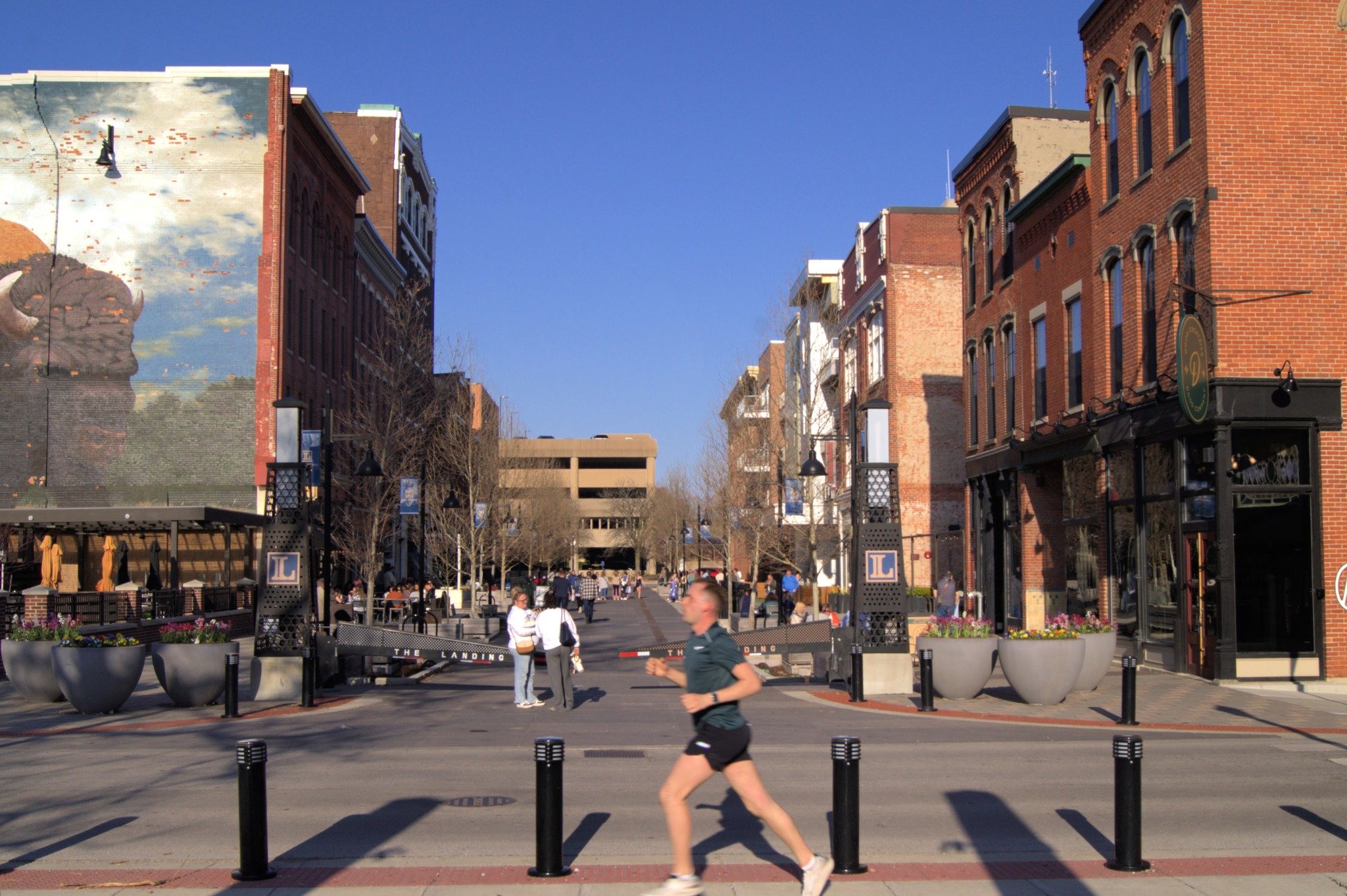 Hello, spring 🌞
Longer days, warmer weather, and the perfect excuse to spend it at The Landing. Drinks, food, shopping&mdash;let&rsquo;s do it all.