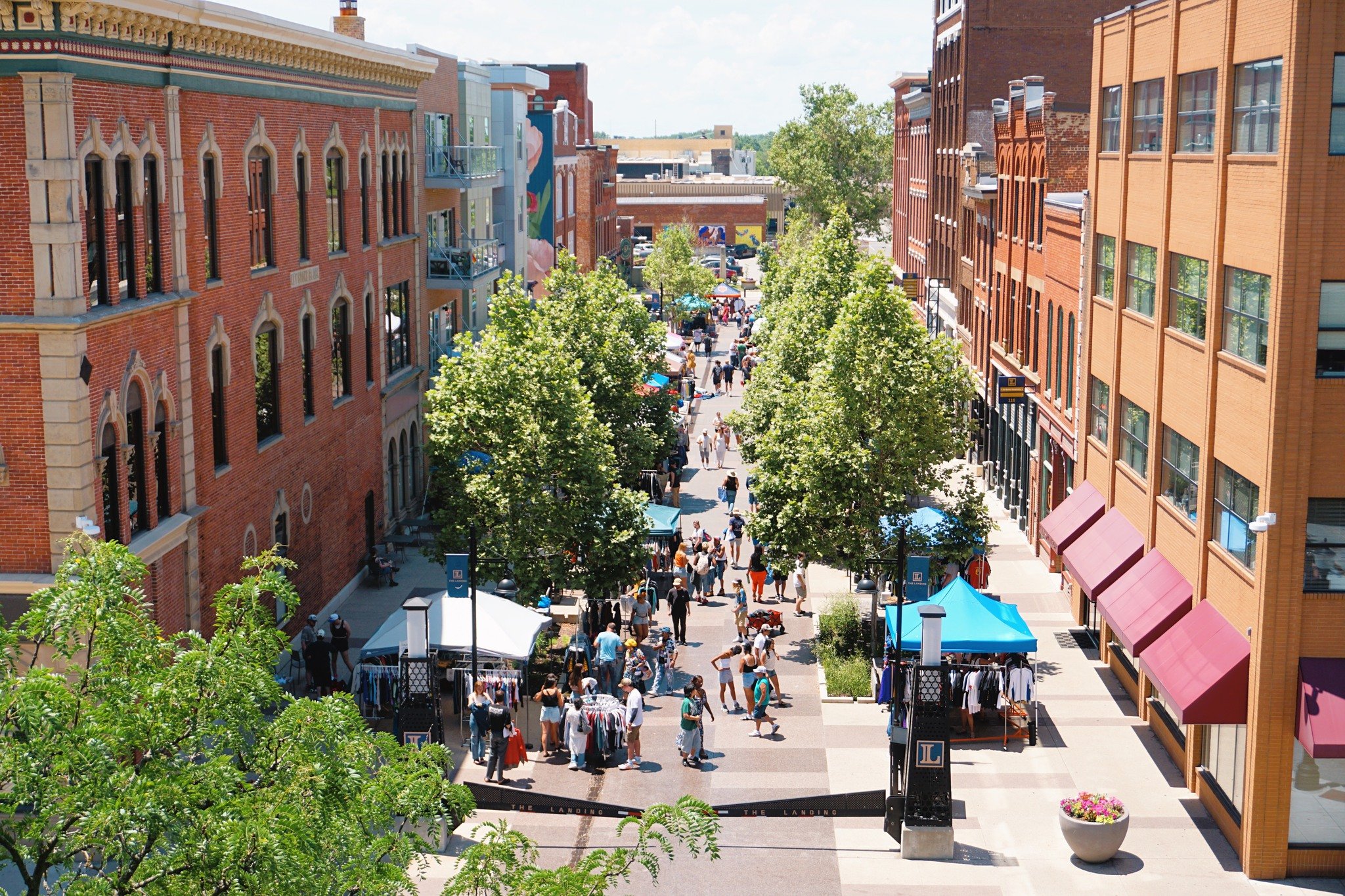 Two weeks out and counting&hellip; 🗓️

Kicking off spring the best way we know how&mdash;shopping local, hunting for vintage gems, and spending the day downtown.

Mark your calendars + grab your crew 👇
@summitcityvtg Fest 9
Saturday, April 18 | 12 